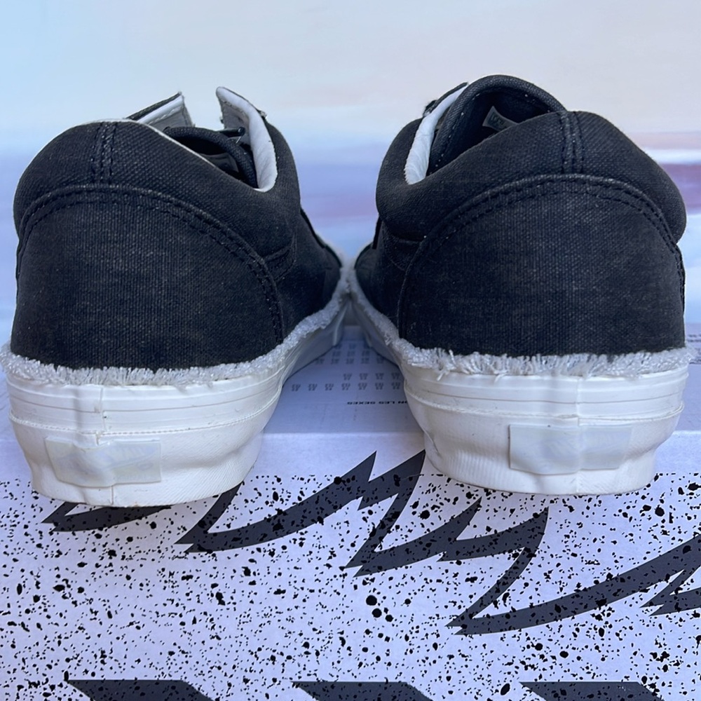 Vans Men’s 0g Old Skool Low
Raw Edge Black
VN0A5FBEBLK
Sneakers - Picture 13 of 16